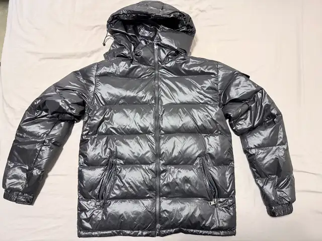 Moncler Maya Down Jacket Men Size: 6 in Men's in Mississauga / Peel Region - Image 2