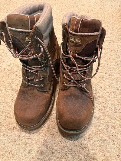 Women’s brown Dakota steel toe boots. Slightly used, good condition