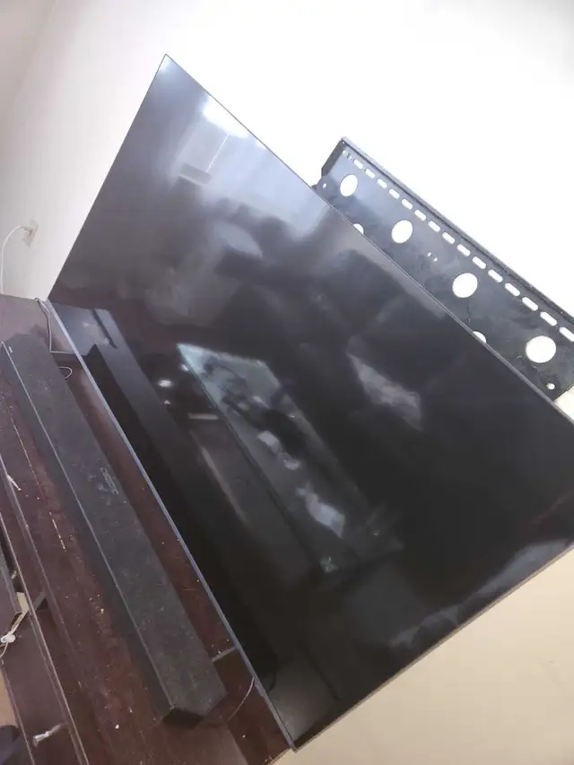 Brand new 65 inch Samsung TV with receipt for sale ! in TVs in City of Toronto - Image 2