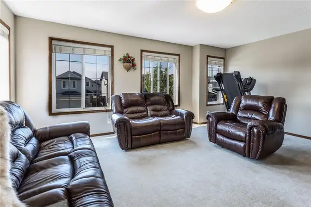 2-STOREY, 3 BED, 3.5 BATH, BONUS ROOM, ATTACHED GARAGE & DEVEOPE in Long Term Rentals in Calgary - Image 8