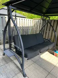 Sturdy, great built patio swing 