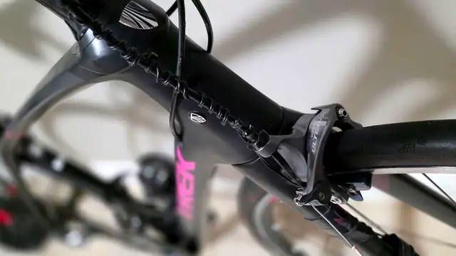 TREK $7000 Ultegra women's road bike  in Road in Hamilton - Image 4