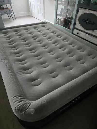 Lewondr Queen Air Mattress, View more