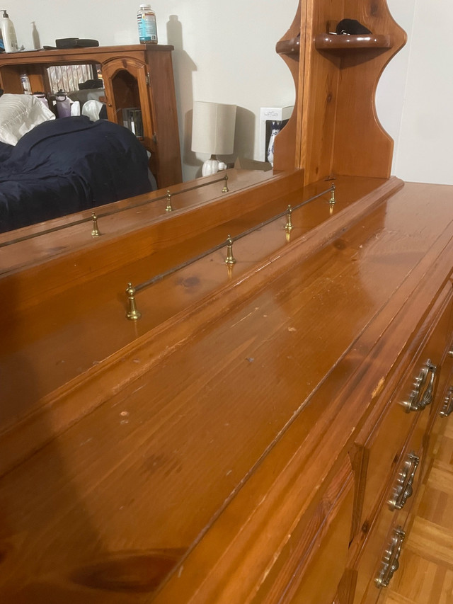 Dresser with mirror / 9 drawers in Dressers & Wardrobes in Mississauga / Peel Region - Image 2