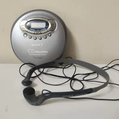 Sony Walkman D-FJ61 Portable CD Player FM/AM Radio Comes with Original Sony Wired Retro Earphones He...
