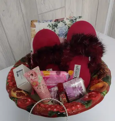 Ladies gift basket, View more
