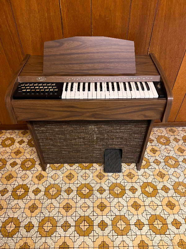  Keyboard Organ in Pianos & Keyboards in Windsor Region - Image 2