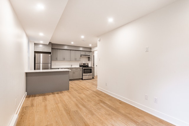 Newly Renovated 2 bedroom 4.5 | Cote de Neiges | Metro Plamondon — photo 1