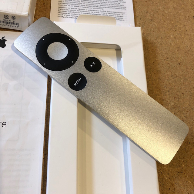 Apple TV Remote Control for 2nd & 3rd Gen Apple TV A1294 Genuine in General Electronics in Ottawa - Image 2