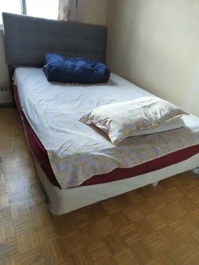 For rent Students are welcome. Walk to Seneca college, close to Fairview mall. Subway walking distan...