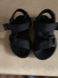 Toddler size 7 sandals