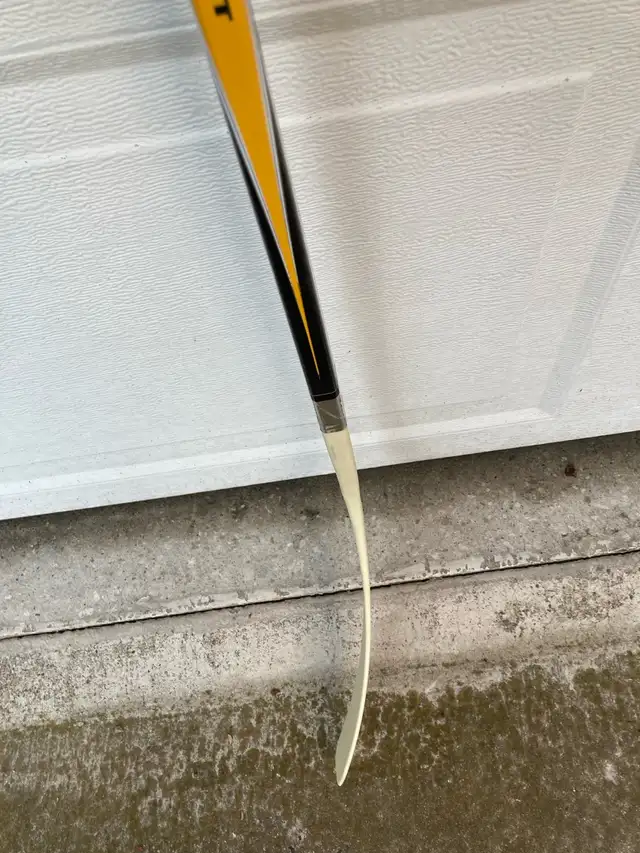New Koho 242 Youth Street Hockey Sticks.  Left Shot in Hockey in City of Toronto - Image 7