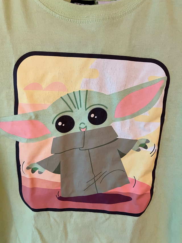Star Wars Baby Yoda/Grogu Short Sleeve Green T-Shirt Size 5 Boy in Clothing - 5T in Winnipeg - Image 2