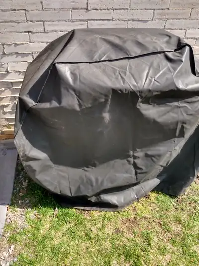 A vendre. BBQ 3 brûleurs, fonctionne très bien. Inclus bombonne, View more