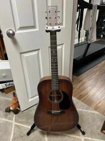 acoustic electric guitar. Bought from authorized dealer Sep 2022.. Played rarely. Comes with everyth...