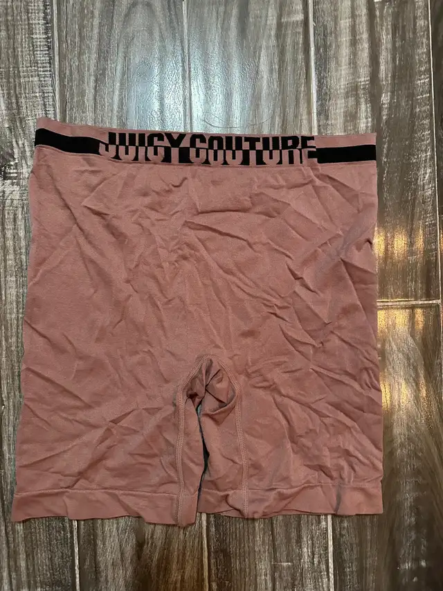 Women’s Juicy Couture Shorts 1X in Women's - Bottoms in Mississauga / Peel Region - Image 2
