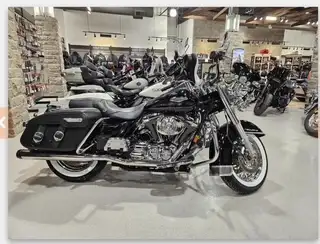 Fire Sale !! Fantastic HD Road King, bought from Barrie HD last year. Florida driven by original own...