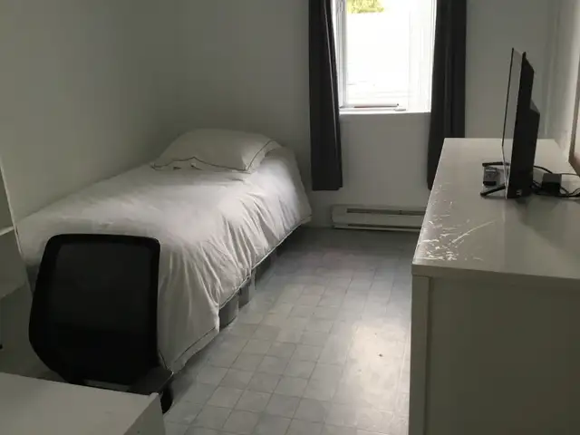 Chambre près UQAT, Cégep et centre-ville  in Room Rentals & Roommates in Rouyn-Noranda - Image 9