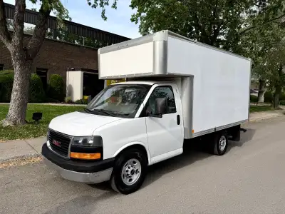2012 GMC Savana 3500 Roue Simple Camion Cube avec boîte de 12 pieds + deck de 3 pieds, en bonne cond...