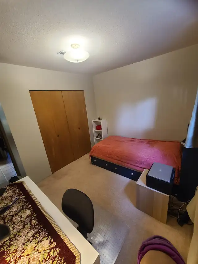 Furnished bedroom in Burnaby in Room Rentals & Roommates in Burnaby/New Westminster - Image 3