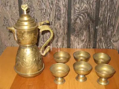Théière en cuivre KAIROUAN avec 6 mini coupes., View more
