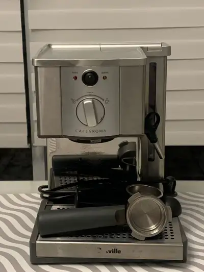 Brew your perfect cup with this used Breville Cafe Roma espresso machine, offering reliable performa...