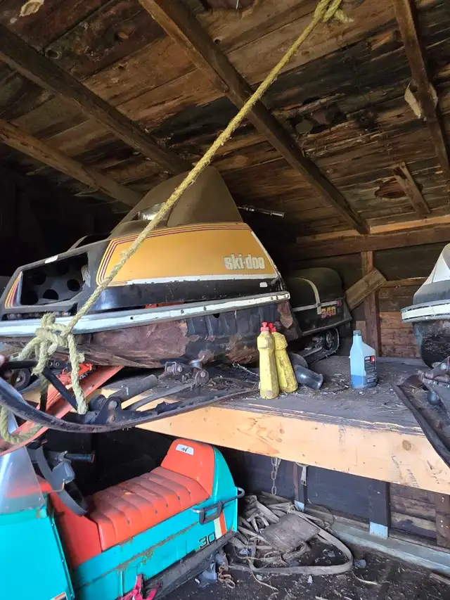 Vintage Sleds in Snowmobiles in Moose Jaw - Image 9
