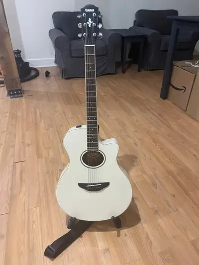 Yamaha APX600 Slim Acoustic/Electric Guitar, View more