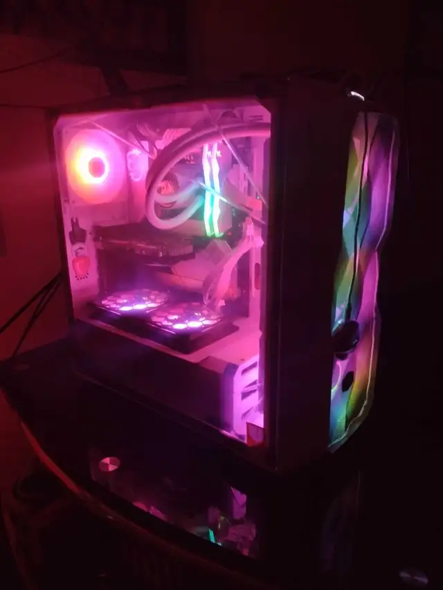 Custom and Unique DDR5 Build495416034953144321