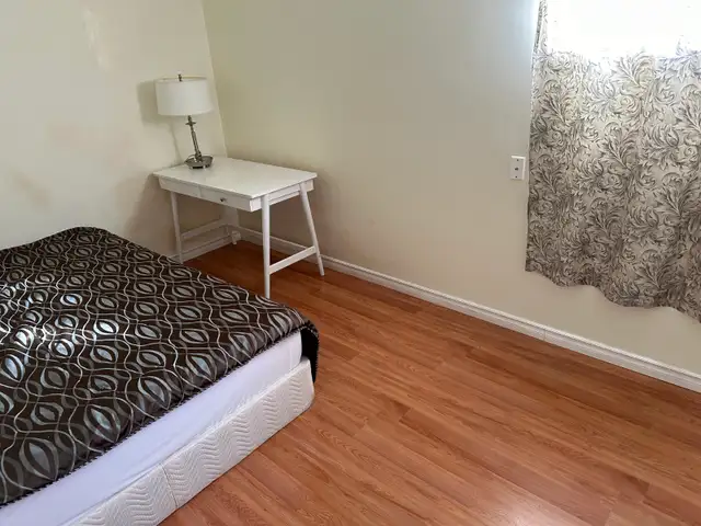 $900 / 1br - 5 minute walk to Uvic (victoria)