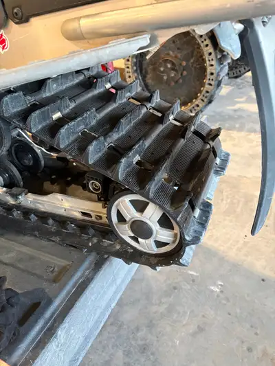 Pull start/ electric start 3975 miles sly dog skis new carbide’s comes with tarp reverse heated thum...