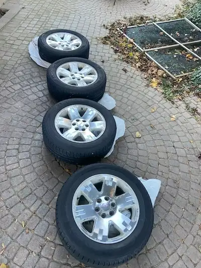 Set of four Michelin X-ice winter tires on OEM rims from a 2016 GMC Yukon. Pressure sensors included...