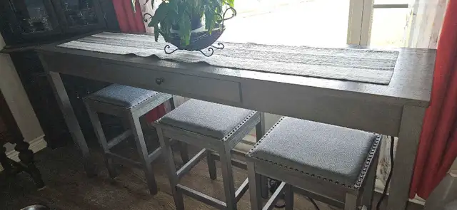 bar kitchen table with bench in Dining Tables & Sets in Moncton - Image 3