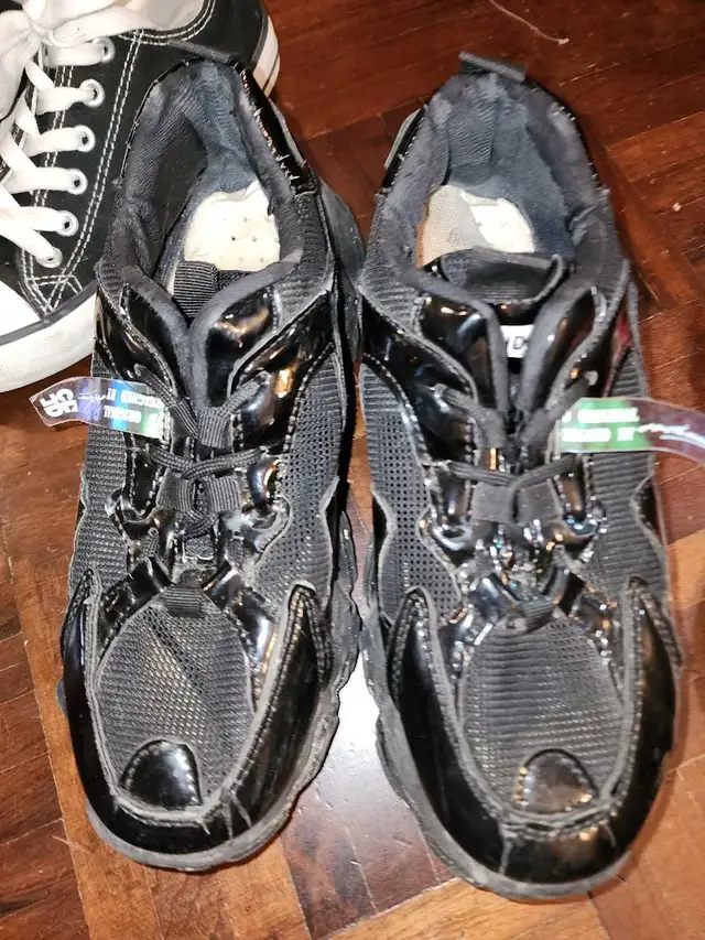 Lot of 50 Women & Boys Shoes Sizes 6-11 *NEW/EUC* in Multi-item in City of Toronto - Image 8