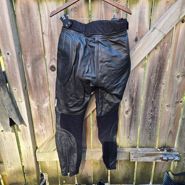 Ladies Joe Rocket  Leather Motorcycle Pants Size 10 in Other in London - Image 2
