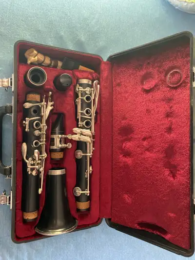 JUPITER CLARINET with case. Plays great and ready for school band. Reduced to $290.00 Pickup in lake...