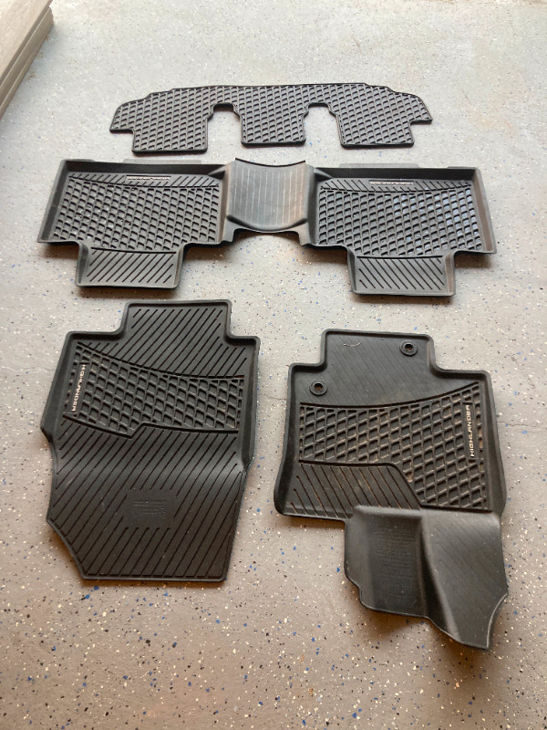 Floor Mats - Toyota Highlander - Hybrid 2022 in Other Parts & Accessories in Fort McMurray