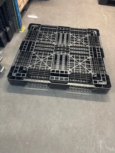 This black plastic pallet is perfect for various industrial and storage applications and is availabl...