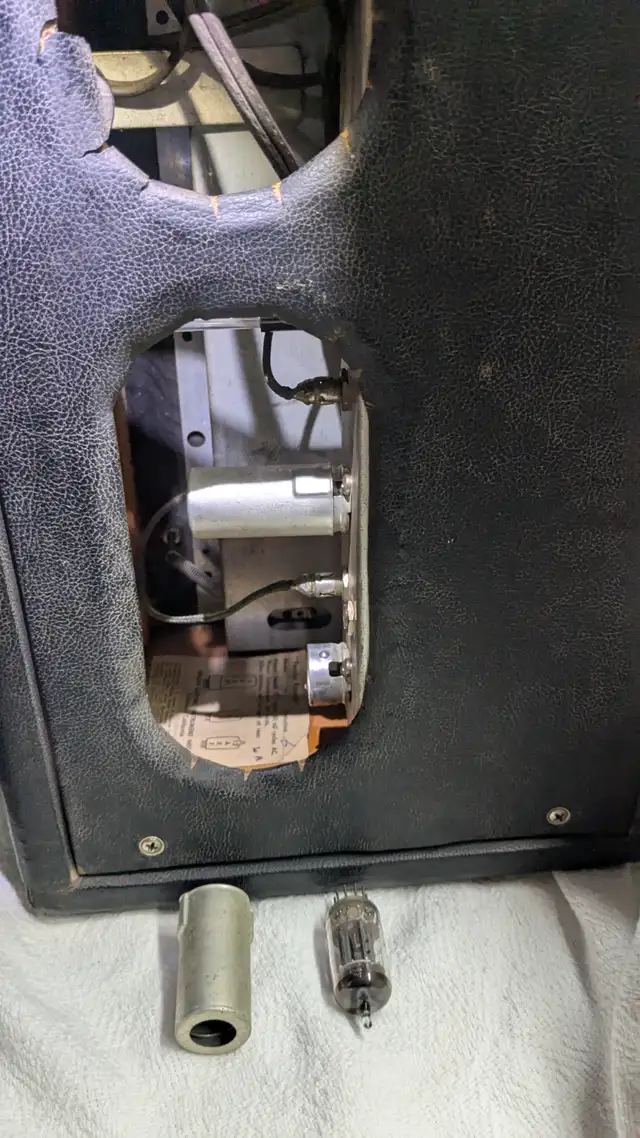 Fender reverb in Amps & Pedals in West Island - Image 3