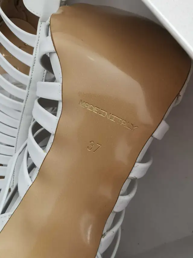 Versace 19.69 Heels in Women's - Shoes in Markham / York Region - Image 8