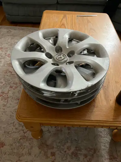 4 x 16” hub caps with some scratches but they still look better than nasty rusted steellies. They’re...