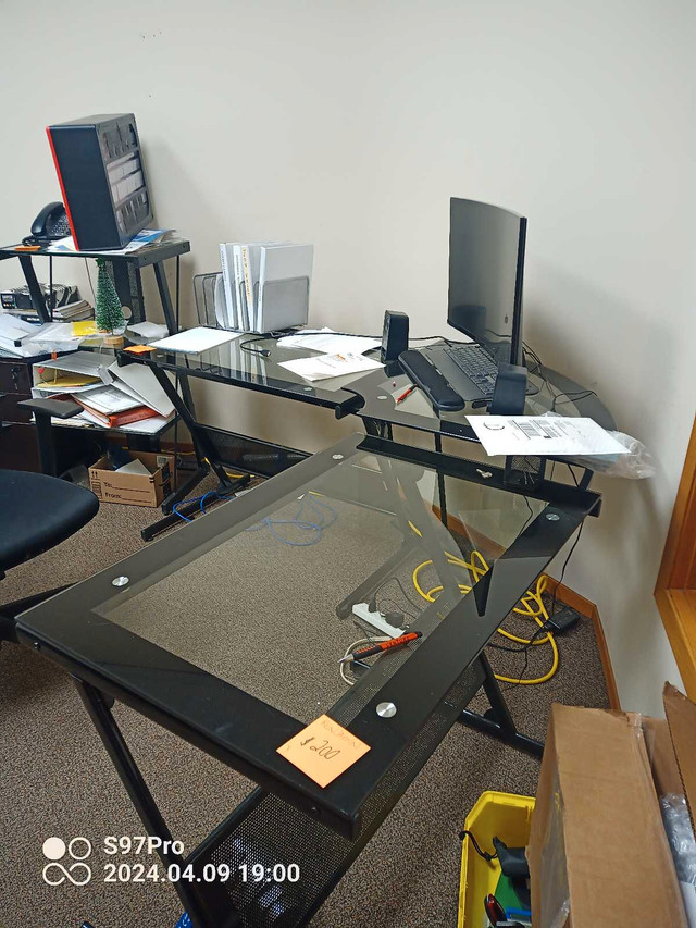Office furniture for sale.  in Desks in St. Albert - Image 3