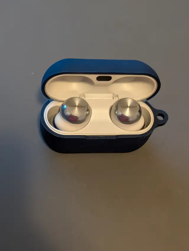 Technics AZ100 - noise cancelling true wireless earbuds in Headphones in Lévis - Image 4