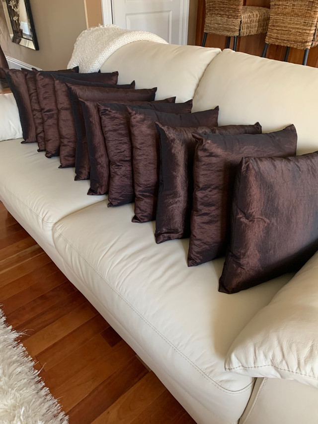 18 Throw Pillows in Home Décor & Accents in City of Halifax - Image 2