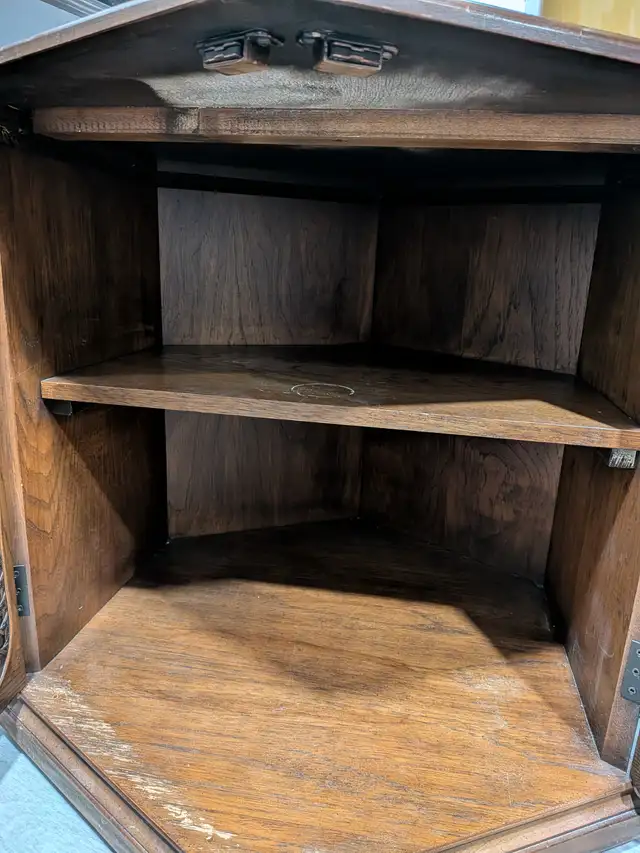 Hexagonal Wooden Side Table in Other Tables in City of Toronto - Image 5