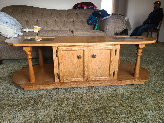 Beautiful Solid Oak Coffee Table in Coffee Tables in Grande Prairie