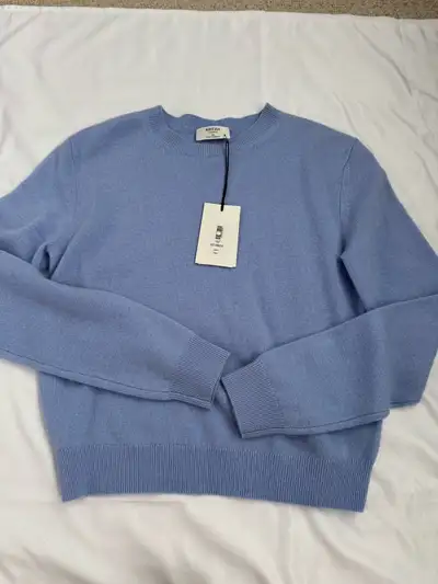 Aritzia Cashmere Crew Sweater nwt XS dayflower blue  , View more