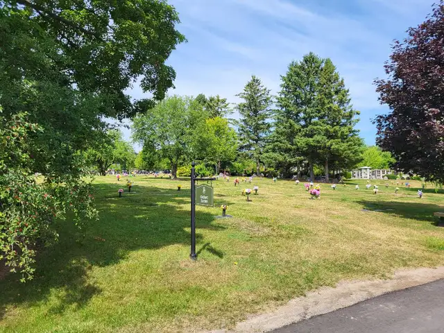 Cemetery Burial Plots Whitby Mount Lawn in Other in Oshawa / Durham Region - Image 4