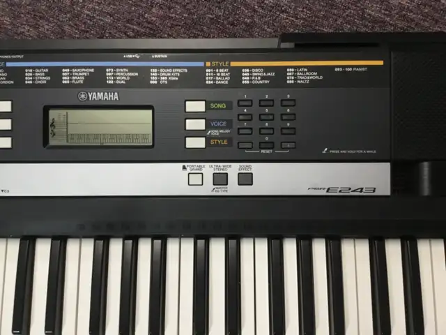 Clavier Yamaha in Pianos & Keyboards in West Island - Image 3