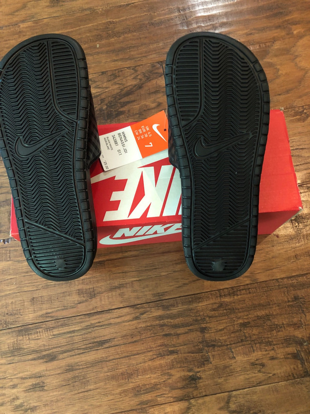Brand new Slides. Nike.  Size 7 in Women's - Shoes in Kingston - Image 3